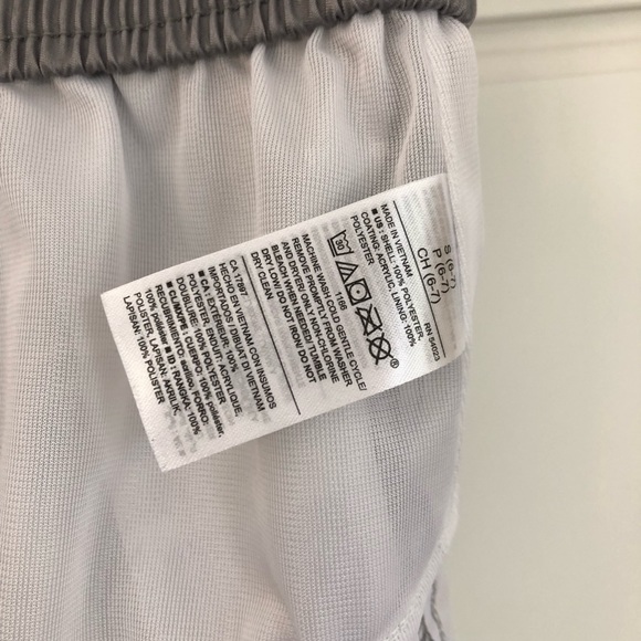 ๐Old Navy boys swim trunks - Picture 8 of 9